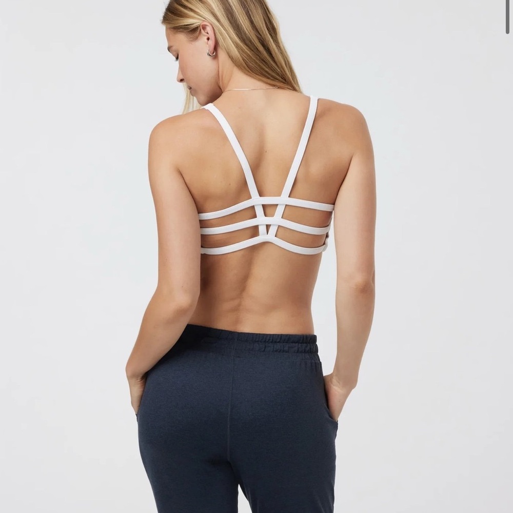 NWT🤍VUORI🤍WHITE YOSEMITE BRA (M)